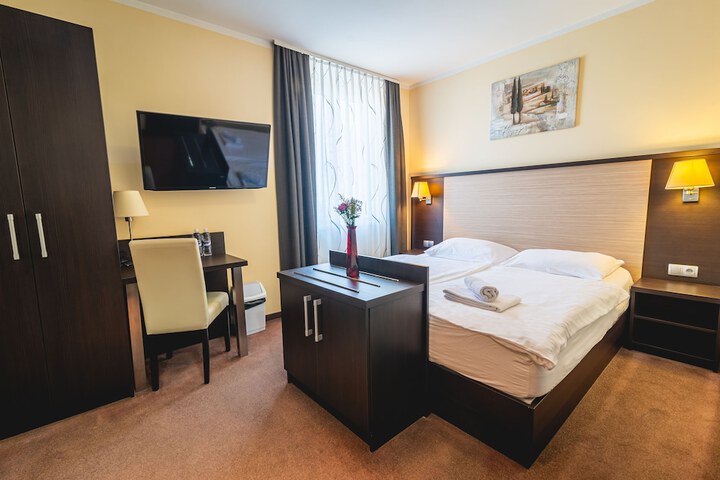 Room 4 of 41