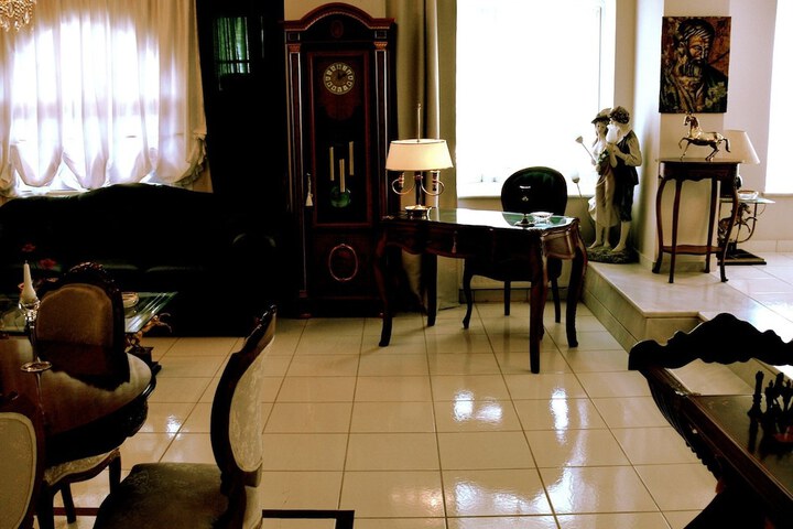 Room 14 of 18