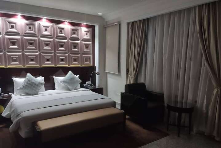 Room 5 of 23