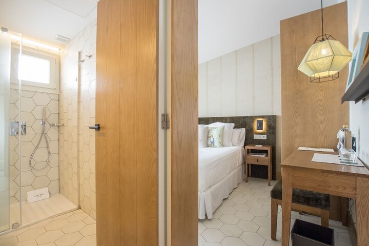 Room 40 of 94
