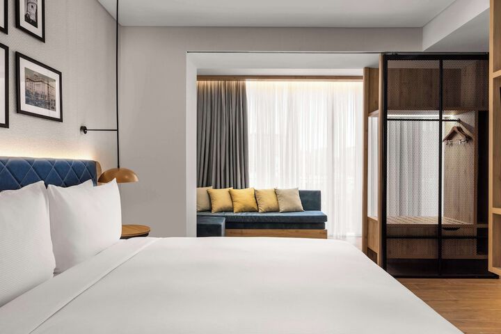 Room 28 of 62