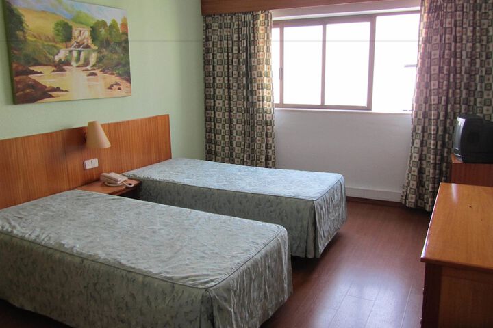 Room 5 of 62