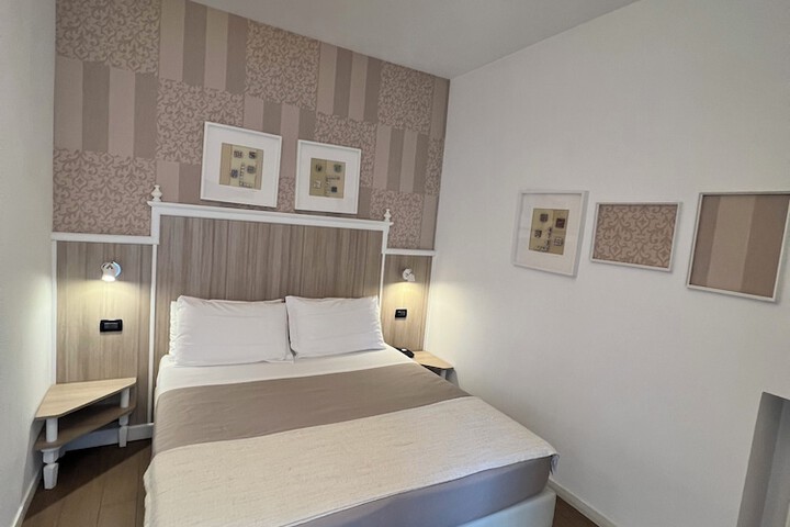 Room 6 of 36
