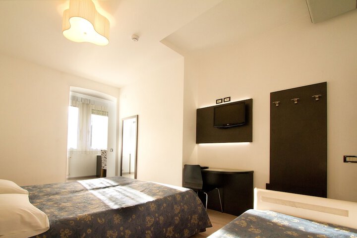 Room 12 of 64