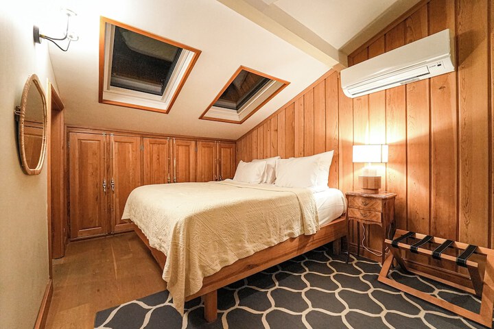 Room 43 of 153
