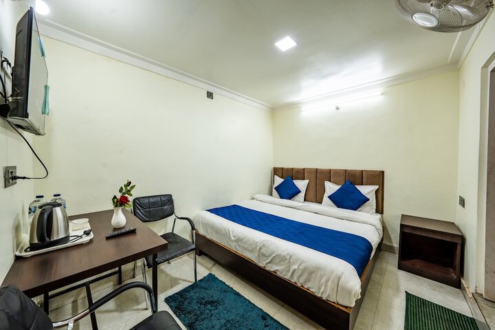 Room 6 of 14