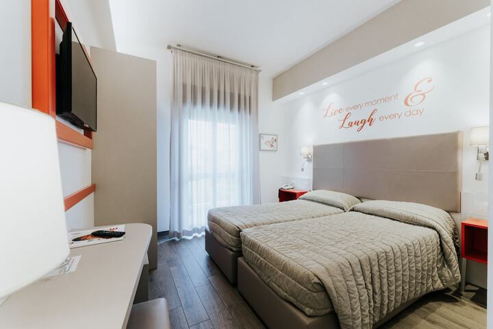 Room 22 of 48