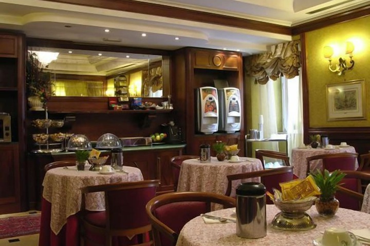 Dining 46 of 62