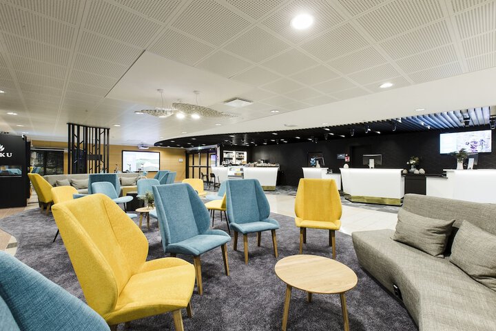 Entrance & Lobby