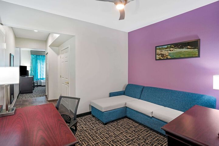 Room 6 of 32