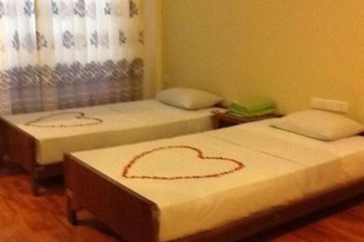 Room 10 of 32