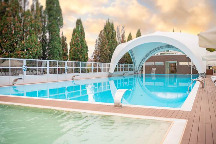 Pools & Facilities
