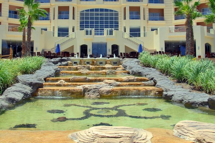 Hotel Exterior 84 of 90
