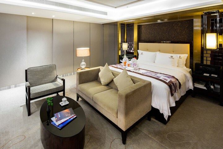 Room 6 of 33