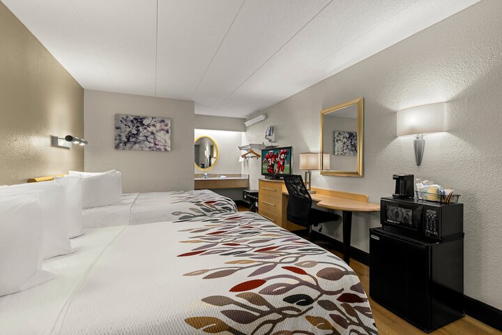 Standard Room, King or Two Doubles (7 of 9)