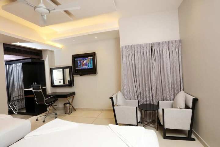 Room 14 of 25