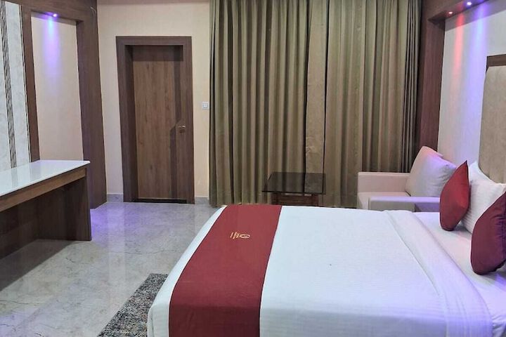 Room 4 of 43