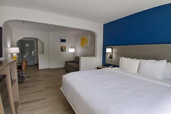 Room 40 of 65