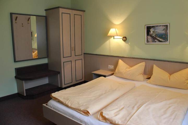 Room 17 of 41