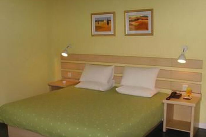 Room 17 of 29