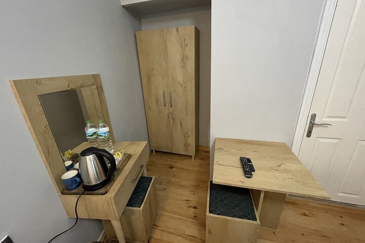 Room 28 of 100