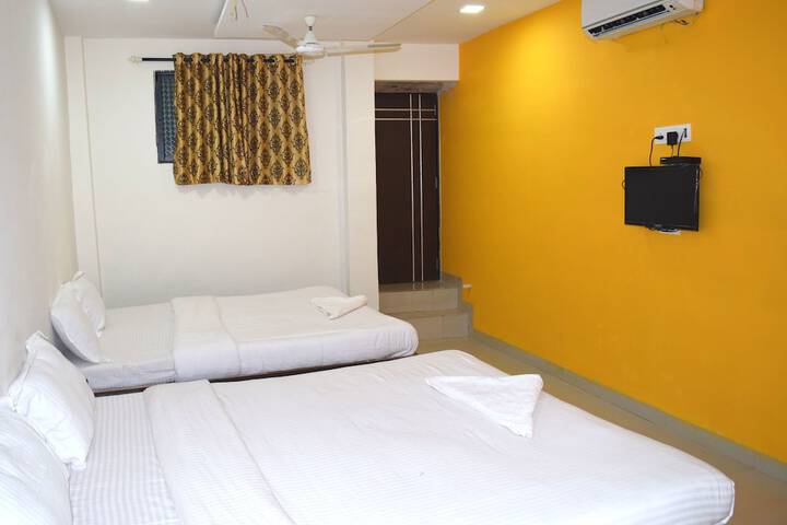 Room 4 of 25