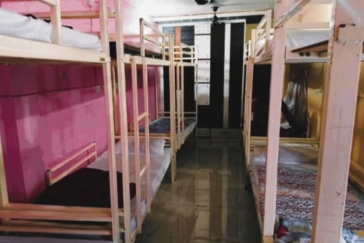 Room 6 of 9