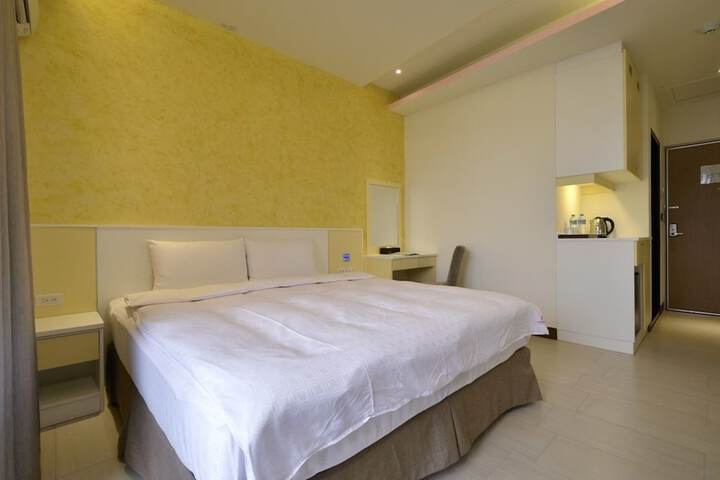 Room 5 of 28