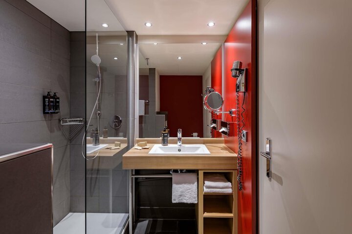 Room 30 of 160