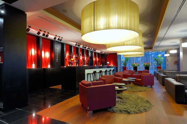 Lounge 29 of 39