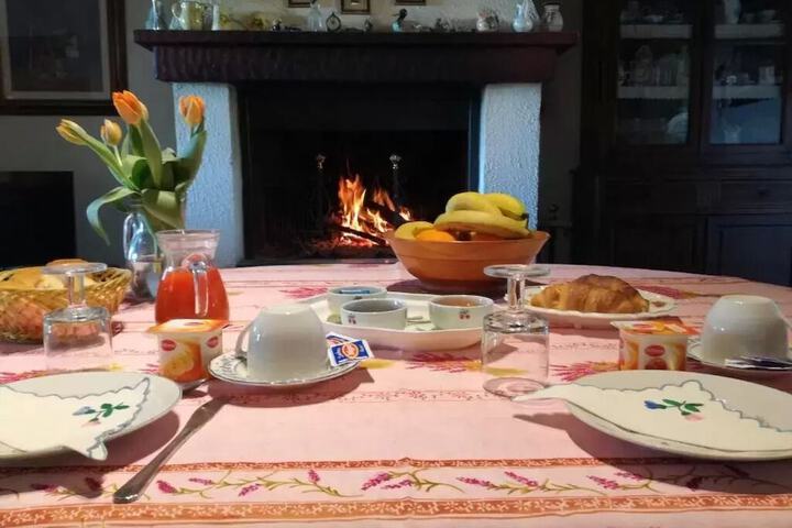 Dining 20 of 49