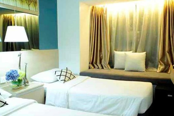 Room 11 of 22