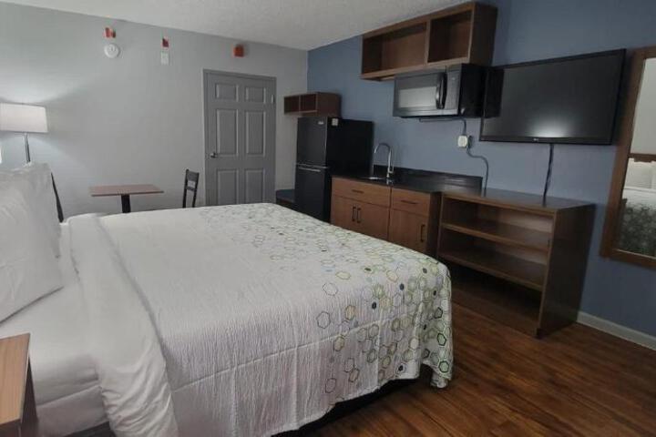 Studio King Bed (8 of 8)