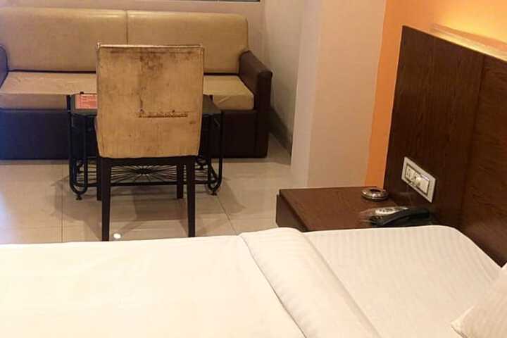 Room 10 of 25