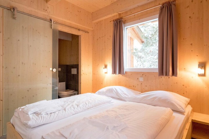 Room 4 of 38