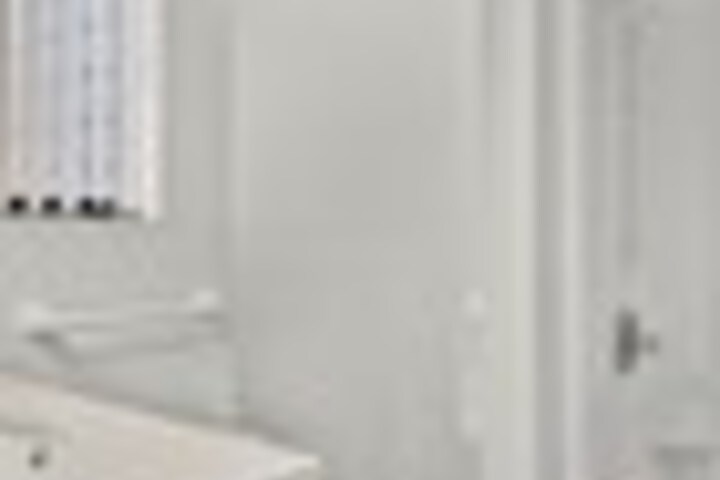 Room 782 of 984