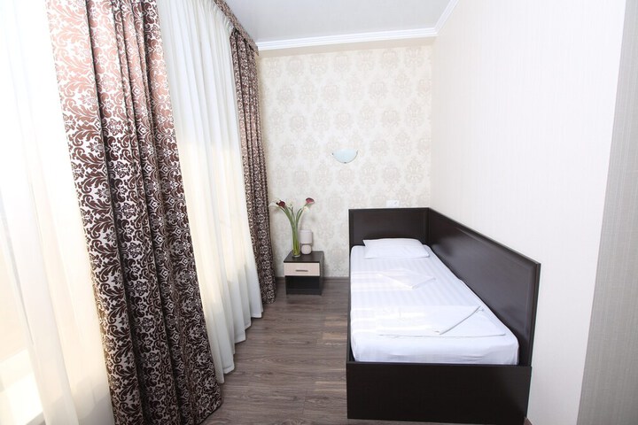 Room 4 of 86