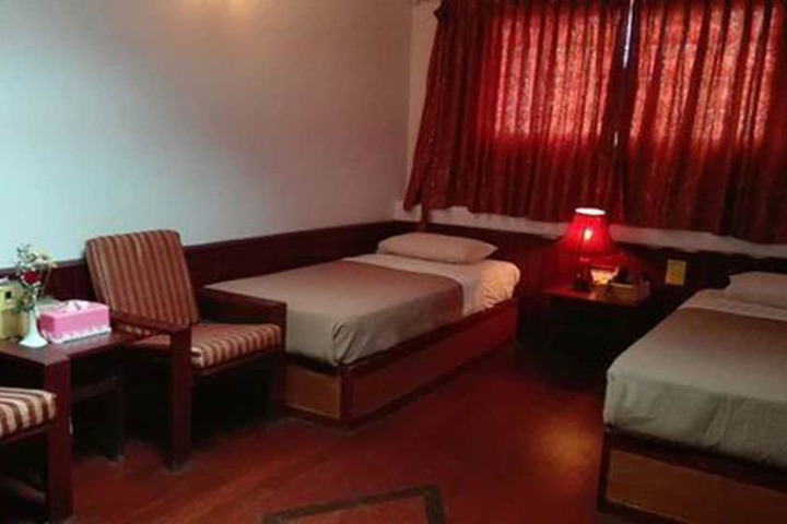 Room 6 of 33