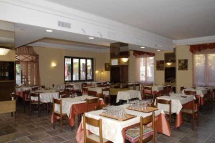 Dining 31 of 47