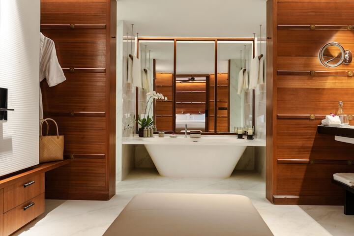Room 21 of 102