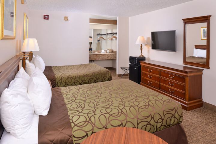 2 Double Beds (1 of 8)