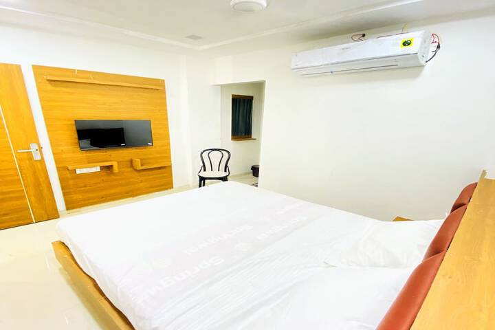 Room 28 of 43
