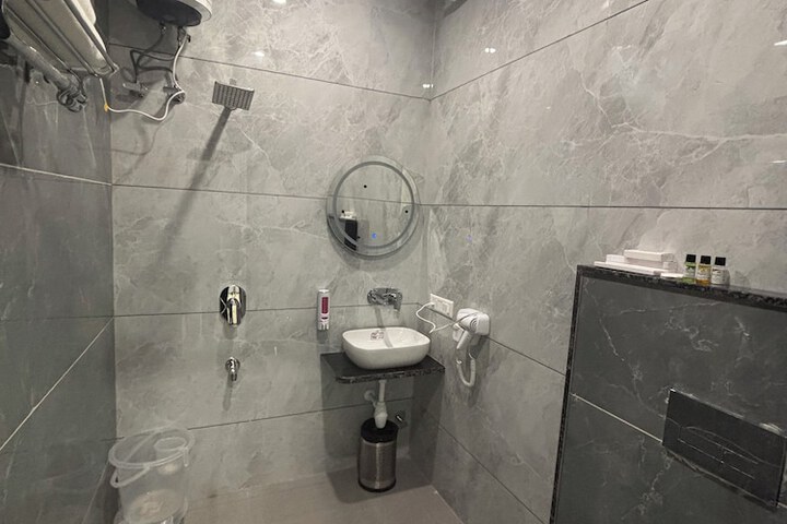 Room 14 of 20