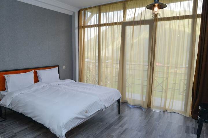 Room 11 of 48