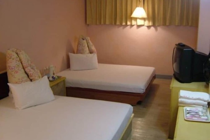 Room 12 of 74