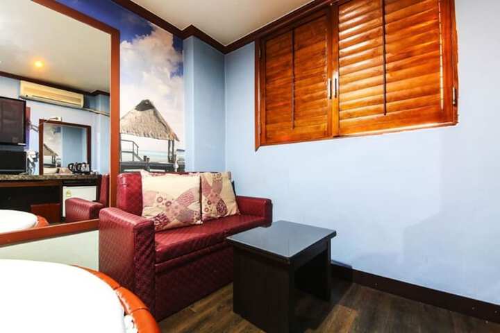 Room 17 of 34