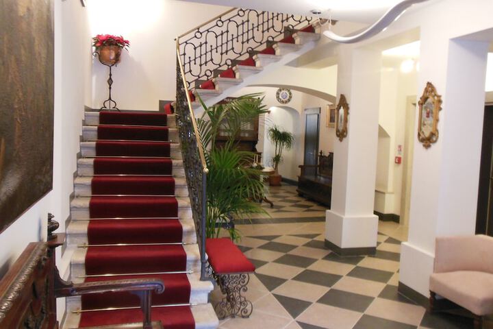 Guest Lobby
