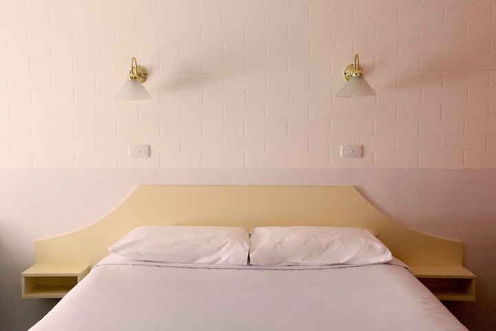 Room 11 of 38