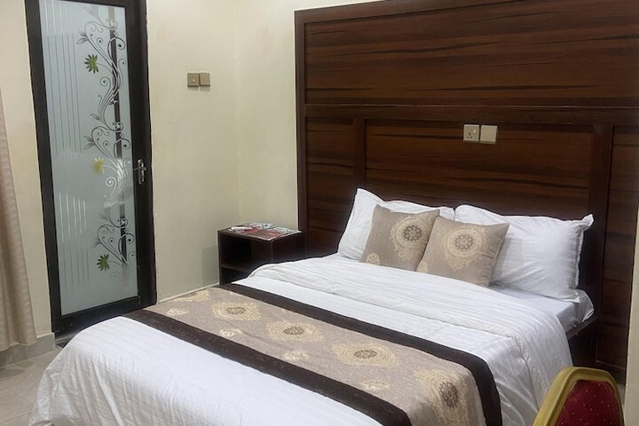 Room 6 of 20