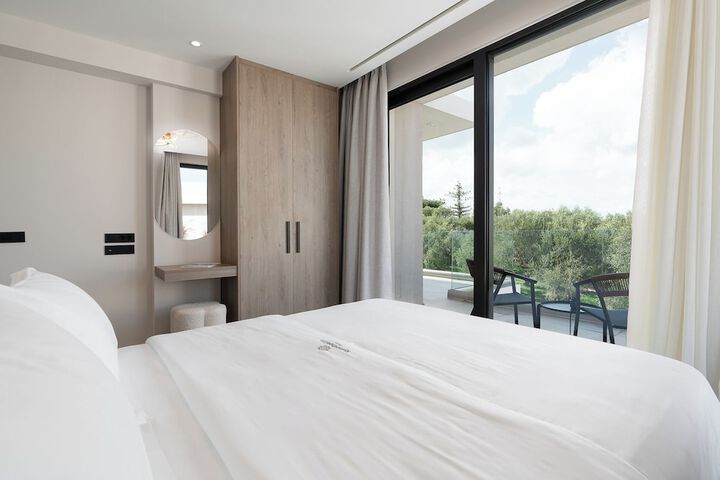 Room 3 of 72